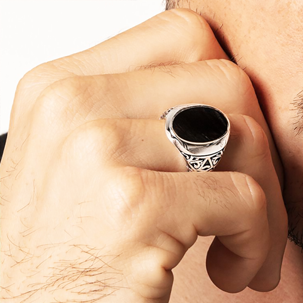 خاتم Signet بيضاوي أسود على ال - مراجعة Signet Ring Men وسعره