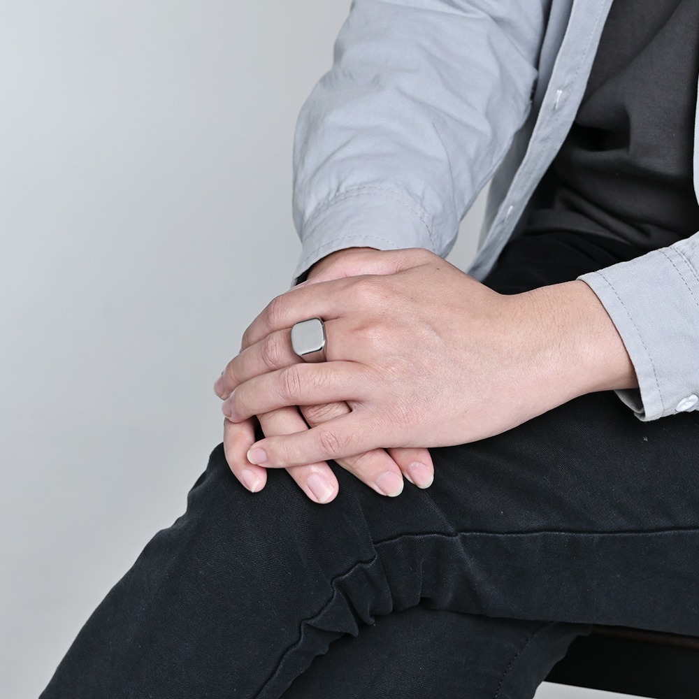 سومن الخاتم مربع التنغستن كربي - مراجعة Signet Ring Men وسعره